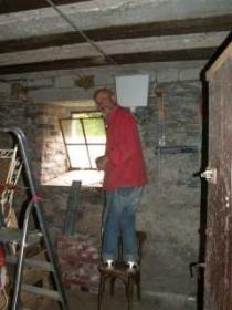 Martin Stiefel bei der Arbeit im Mühlenkeller