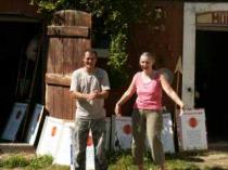 Silvia und Chris, die PlakatkleberInnen
