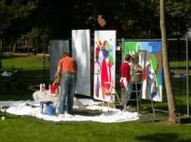 Die Kids sind gerade mal gegenüber in der Church of Fire verschwunden.