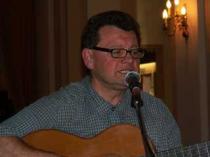 Klaus Grabenhorst beendet den Tag mit seinen Liedern vom Poeten Bulat Okudshawa