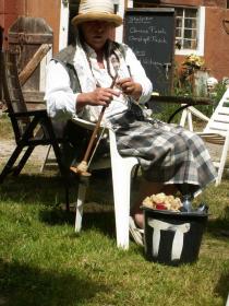 Essa Elke beim Spinnen