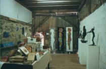 In der Scheune waren Werke verschiedener Künstler ausgestellt: Illo Lehr´s Häterenkästchen, Bilder von Adelheid Blechschmidt, Objekte von Christoph und Clemens Pasch, Bilder von Angela Sieger