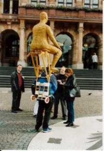 Friedo Niepmann zeigt dem dicken Mann Wiesbden, 2002
